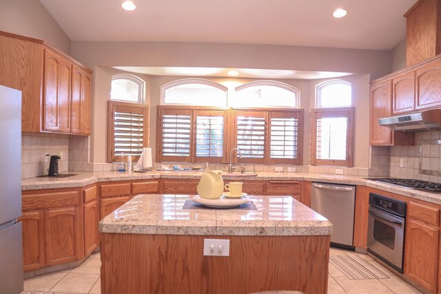 3055 Glenville Ave, Madera, CA 93637 - kitchen featuring stainless steel appliances, under cabinet range hood, light tile patterned floors, light countertops, and recessed lighting