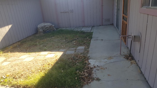 455 S Coalinga St, Coalinga, CA 9342 - view of yard