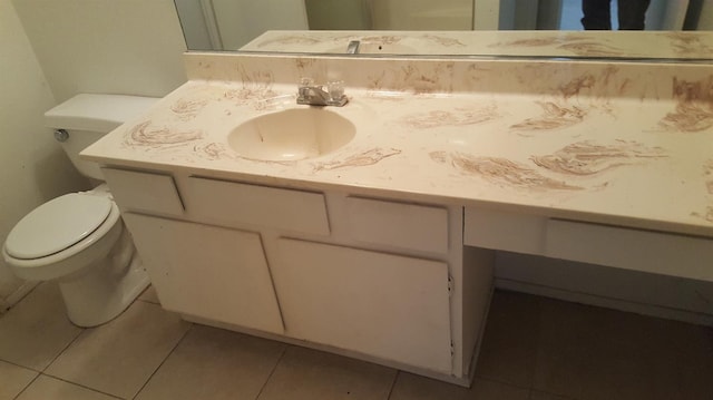 455 S Coalinga St, Coalinga, CA 9342 - half bath featuring toilet, vanity, and tile patterned floors