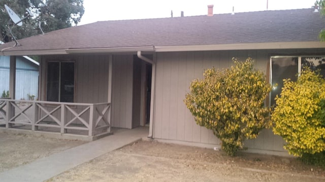 455 S Coalinga St, Coalinga, CA 9342 - doorway to property featuring a shingled roof