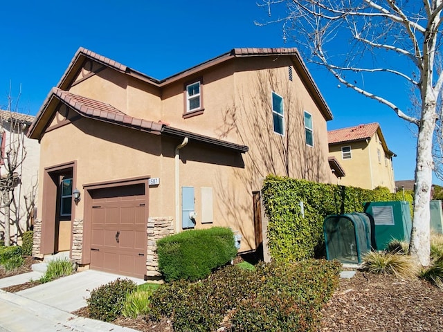1507 N Strada Way, Clovis, CA 93619 - view of front facade with stucco siding, driveway, and stone siding