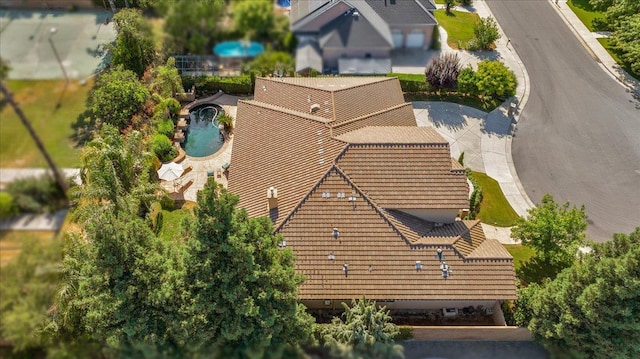 2707 W Menlo Ave, Fresno, CA 93711 - view from above of property with a pool