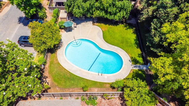 4633 N Glenn Ave, Fresno, CA 93704 - aerial view of a pool area