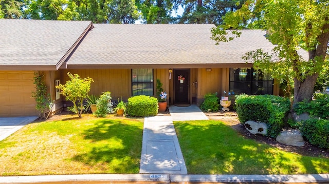 4633 N Glenn Ave, Fresno, CA 93704 - view of front of property featuring an attached garage, a front yard, and a shingled roof