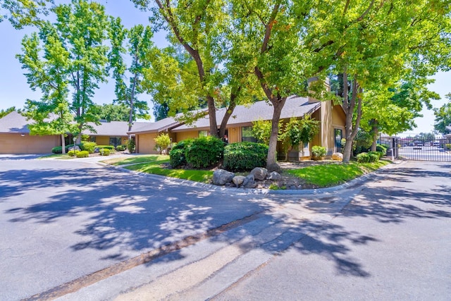 4633 N Glenn Ave, Fresno, CA 93704 - view of front facade with concrete driveway, a gate, and a garage