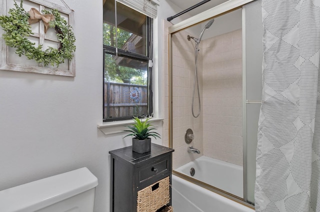 4633 N Glenn Ave, Fresno, CA 93704 - full bath featuring shower / tub combo with curtain and toilet