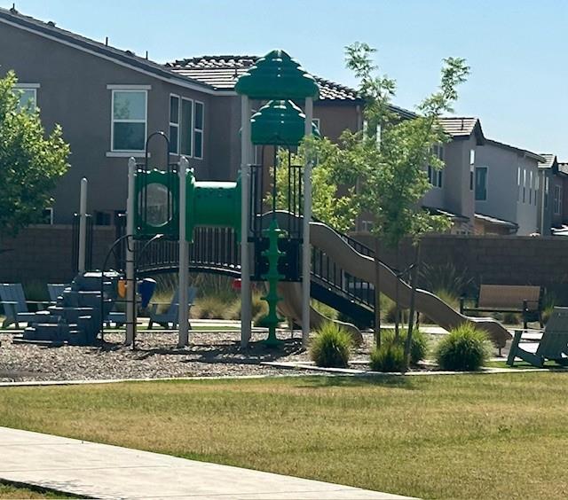 922 Winchell Way W, Madera, CA 93636 - community jungle gym with a yard