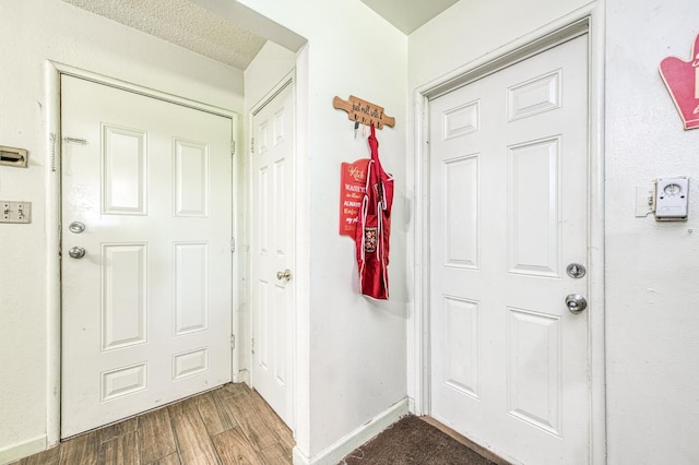 1431 N Willow Ave, Fresno, CA 93727 - foyer with wood finished floors and baseboards