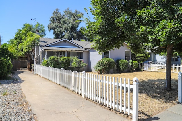 1020 E Saginaw Way, Fresno, CA 93704 - view of front facade with stucco siding and a fenced front yard