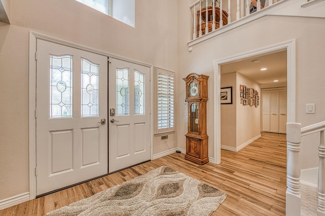 6772 N Wembley Dr, Fresno, CA 93711 - foyer featuring wood finished floors, baseboards, and a towering ceiling