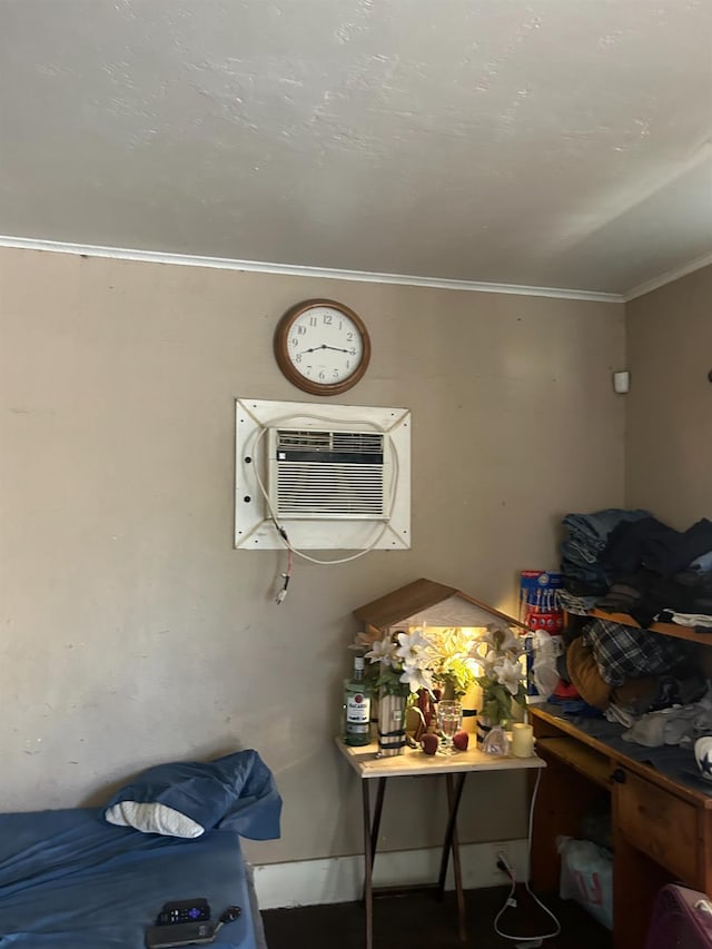 2121 E Hammond Ave, Fresno, CA 93703 - detailed view of an AC wall unit and ornamental molding