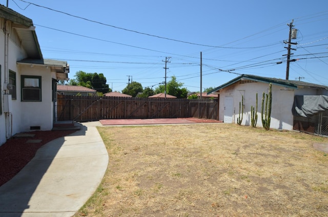 1605 N Arthur Ave, Fresno, CA 93705 - view of yard