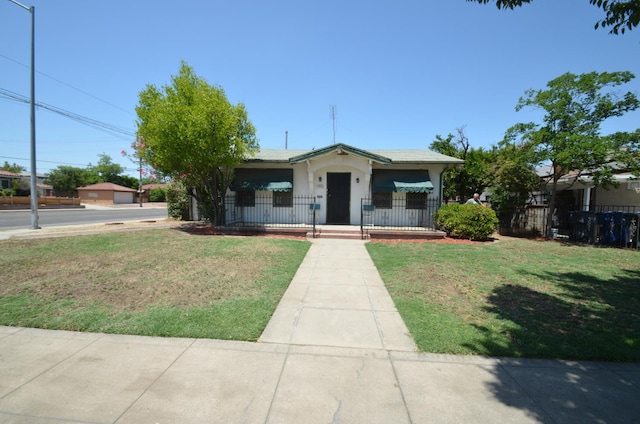 1605 N Arthur Ave, Fresno, CA 93705 - bungalow-style home with stucco siding and a front yard
