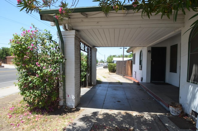 1605 N Arthur Ave, Fresno, CA 93705 - view of patio / terrace with an attached carport