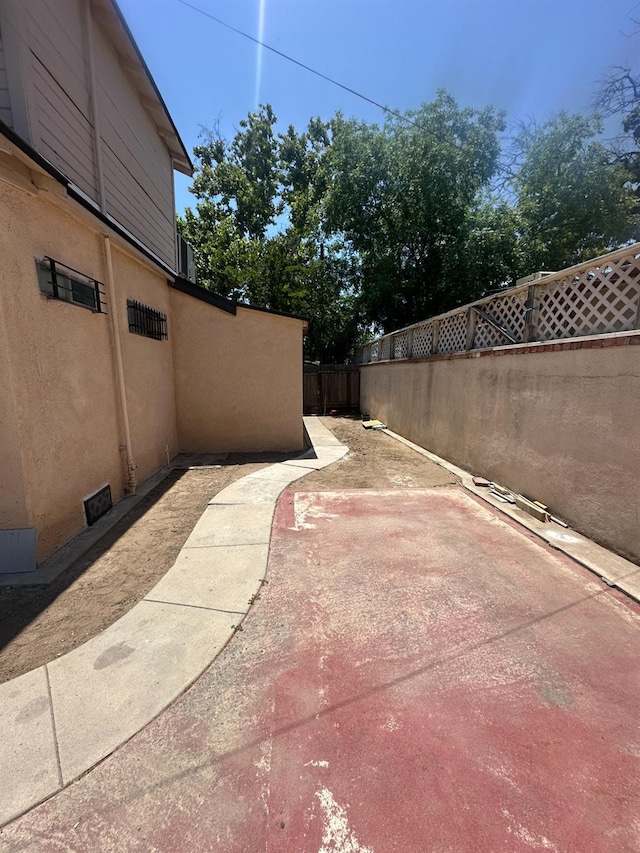 3023 E White Ave, Fresno, CA 93701 - view of patio