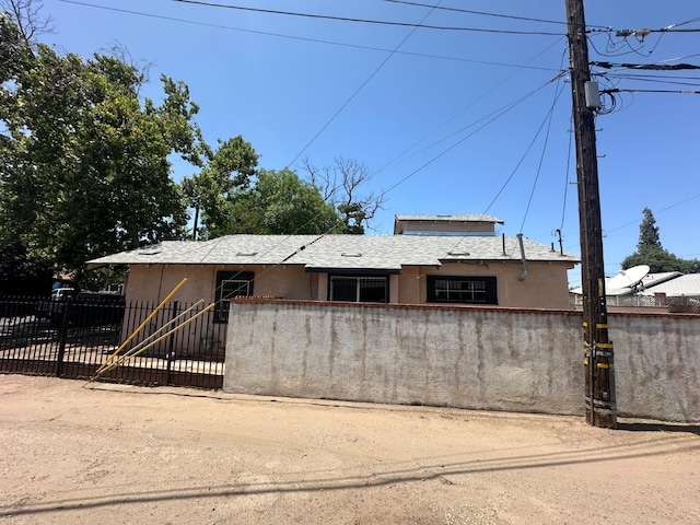 3023 E White Ave, Fresno, CA 93701 - bungalow-style home with stucco siding and a fenced front yard