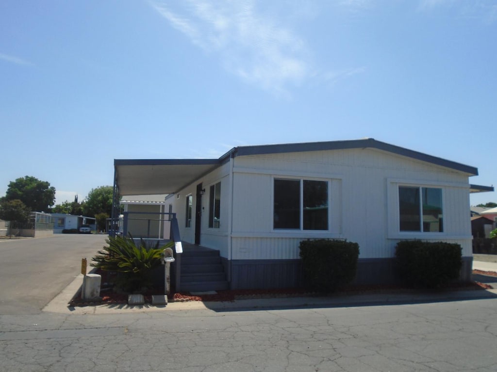 852 E Grangeville Blvd Unit 17, Hanford, CA 93230 - photo 1