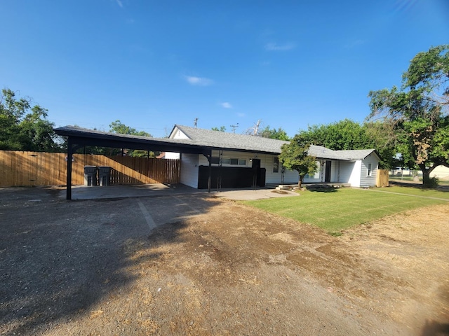 4754 E Andrews Ave, Fresno, CA 93726 - view of front of home with a carport and dirt driveway
