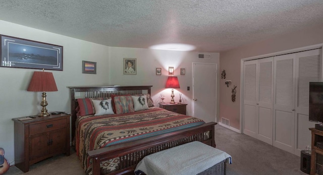 1720 W Barstow Ave, Fresno, CA 93711 - bedroom featuring carpet floors, a textured ceiling, and a closet