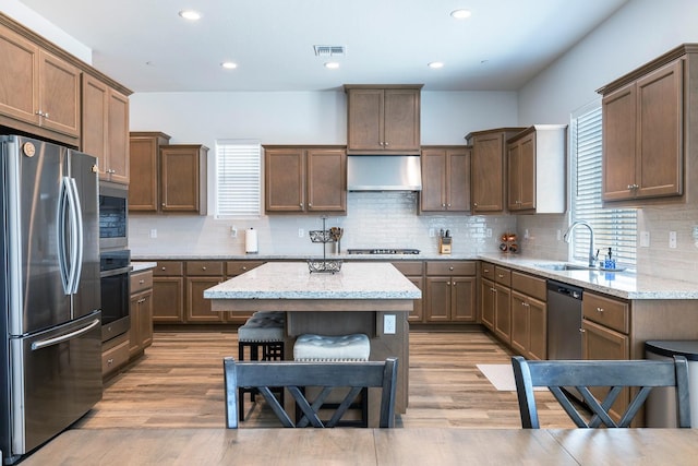 2054 N Laverne Ave, Fresno, CA 93727 - kitchen with appliances with stainless steel finishes, a sink, backsplash, and recessed lighting