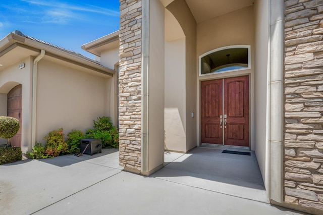 2136 E Royal Dornoch Ave, Fresno, CA 93730 - entrance to property featuring stone siding and stucco siding
