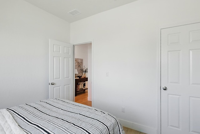 1985 Alma Ct, Chowchilla, CA 93610 - bedroom with light wood finished floors