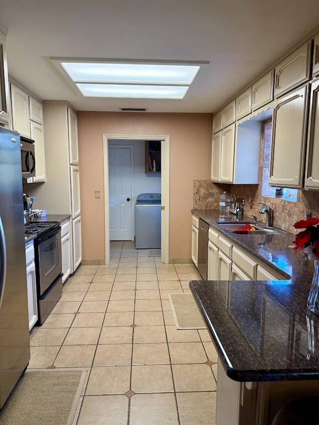 31117 Longview Ln E, Coarsegold, CA 93614 - kitchen featuring washer / clothes dryer, appliances with stainless steel finishes, light tile patterned floors, decorative backsplash, and a sink