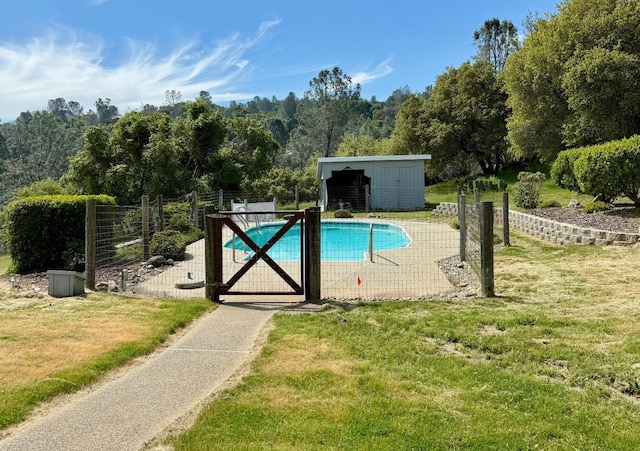 31117 Longview Ln E, Coarsegold, CA 93614 - view of pool with an outdoor structure