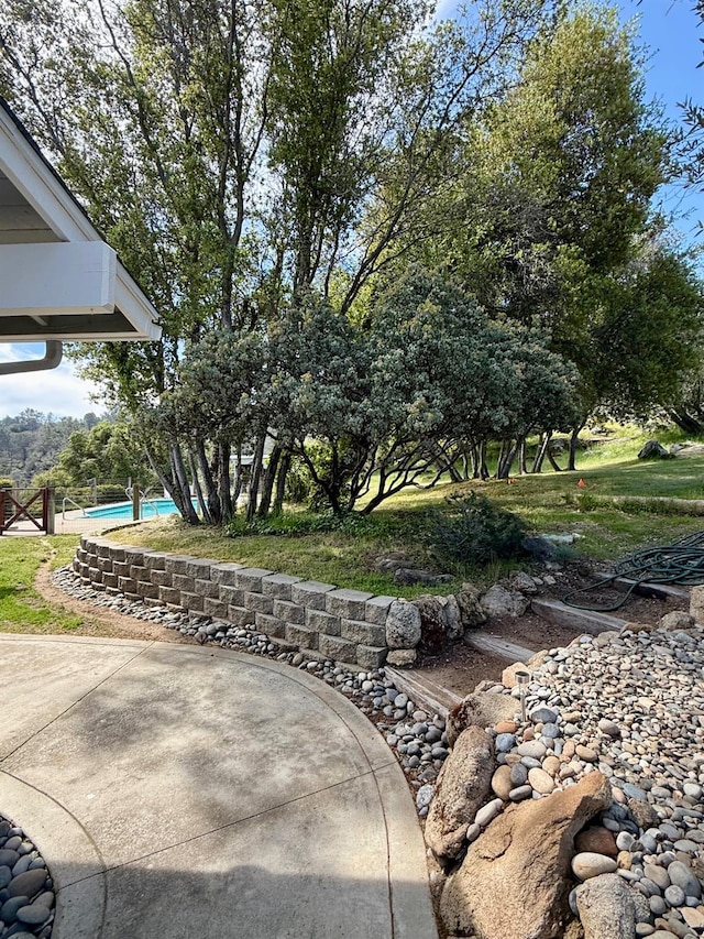 31117 Longview Ln E, Coarsegold, CA 93614 - view of patio featuring an outdoor pool