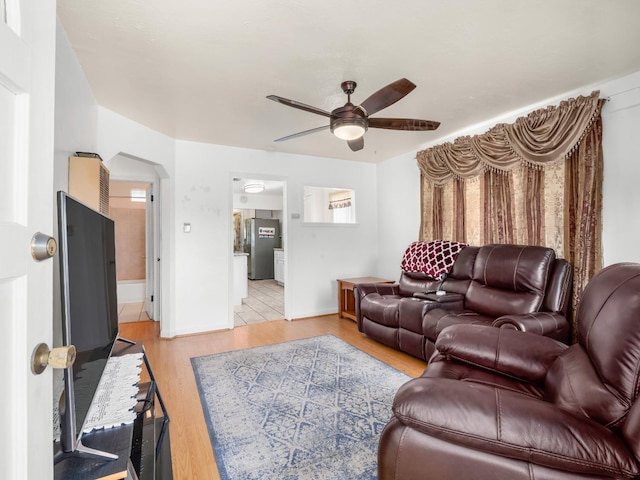 1632 W Shields Ave, Fresno, CA 93705 - living area with ceiling fan, light wood finished floors, baseboards, and arched walkways
