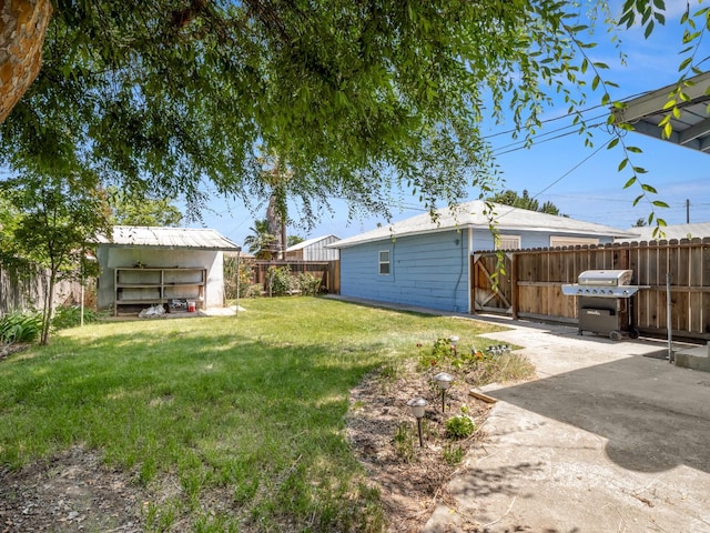 1632 W Shields Ave, Fresno, CA 93705 - view of yard featuring a patio area