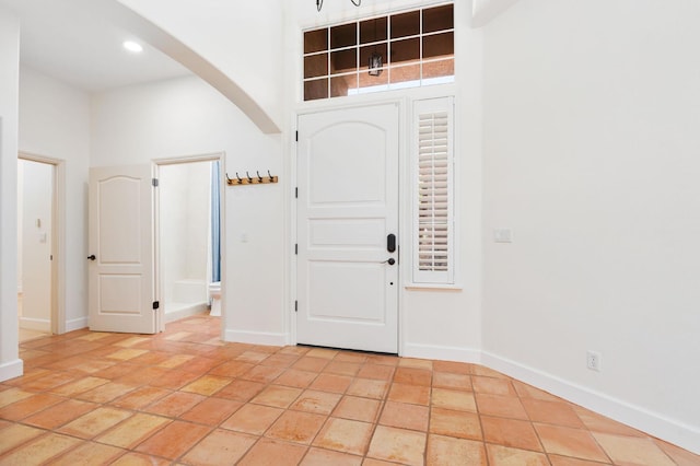 2189 W Via Delfini, Fresno, CA 93711 - foyer with arched walkways, baseboards, and a high ceiling
