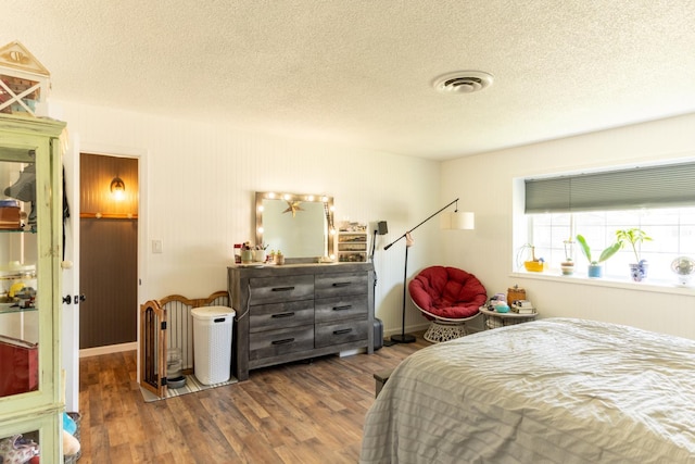 101 S Princeton Ave, Coalinga, CA 93210 - bedroom with wood finished floors and a textured ceiling