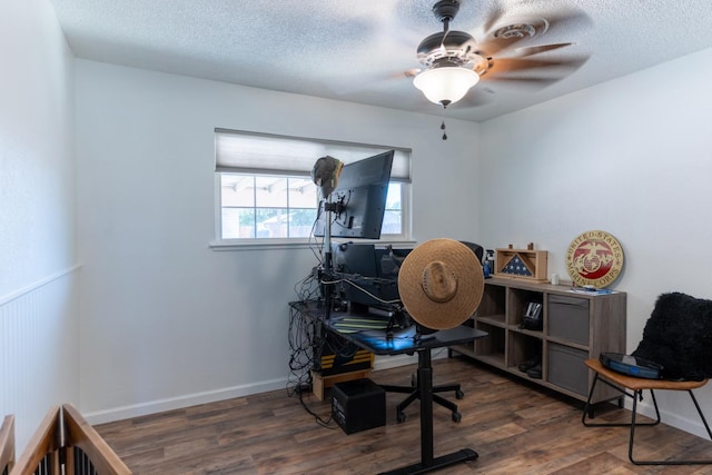 101 S Princeton Ave, Coalinga, CA 93210 - office area featuring wood finished floors, a ceiling fan, a textured ceiling, and baseboards