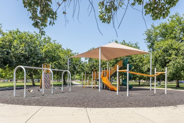450 W Alluvial Ave, Clovis, CA 93611 - view of community play area