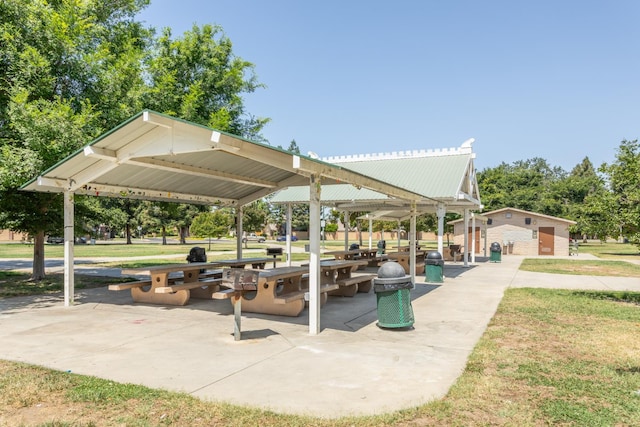 450 W Alluvial Ave, Clovis, CA 93611 - view of community with a gazebo and a lawn