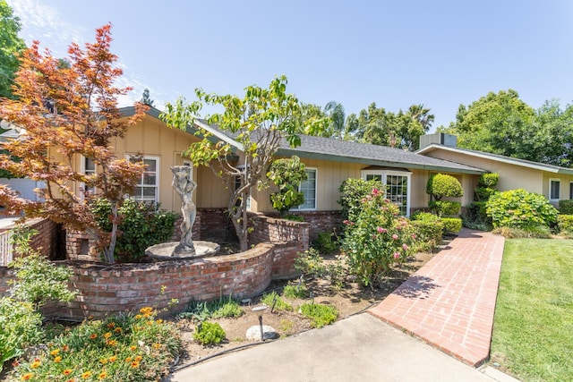 450 W Alluvial Ave, Clovis, CA 93611 - ranch-style house featuring board and batten siding