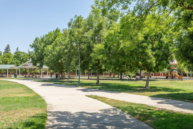 450 W Alluvial Ave, Clovis, CA 93611 - surrounding community featuring a lawn and a gazebo