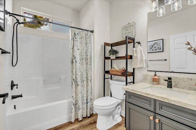 1281 W Walter Ave Unit 15, Fowler, CA 93625 - full bath with toilet, wood finished floors, vanity, and shower / tub combo