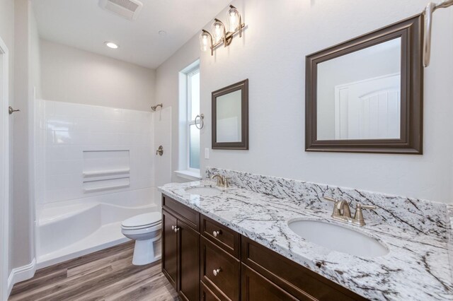 957 S Koleen Ave, Kerman, CA 93630 - full bath with double vanity, wood finished floors, and washtub / shower combination