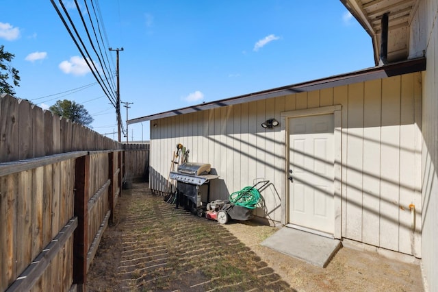 2316 S Kirk St, Fresno, CA 93706 - view of side of property featuring a fenced backyard