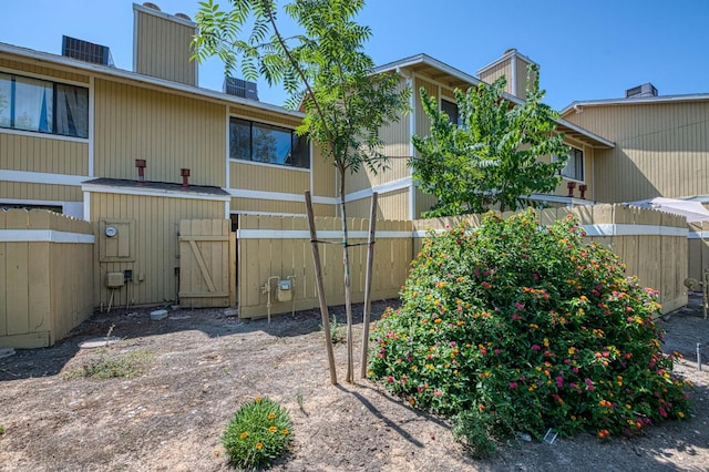 4885 N Backer Ave Unit 151, Fresno, CA 93726 - view of rear view of property