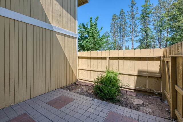 4885 N Backer Ave Unit 151, Fresno, CA 93726 - fenced backyard with a patio area