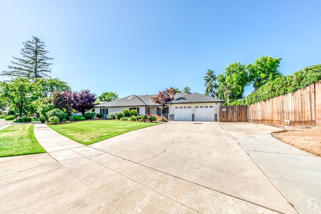 3171 W Sample Ave, Fresno, CA 93711 - view of front facade featuring driveway and an attached garage
