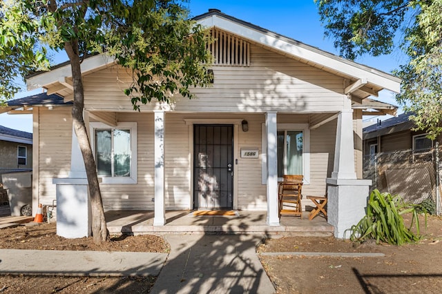 1586 N Calaveras St, Fresno, CA 93728 - view of front facade with covered porch