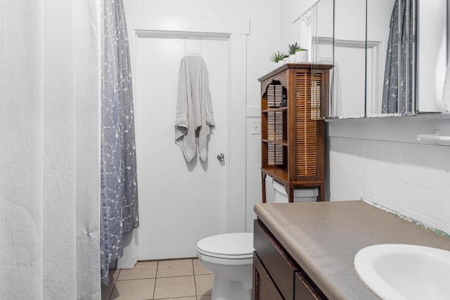 1586 N Calaveras St, Fresno, CA 93728 - full bath with vanity, toilet, tile patterned flooring, and a shower with curtain
