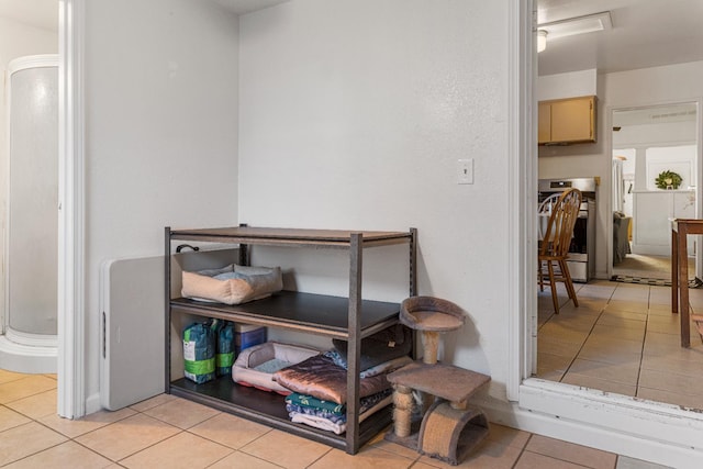 1586 N Calaveras St, Fresno, CA 93728 - detailed view of range