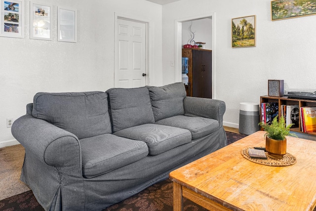 1586 N Calaveras St, Fresno, CA 93728 - living room with baseboards