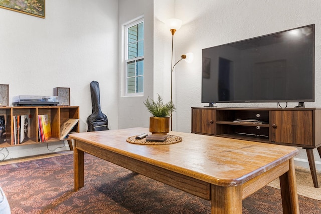 1586 N Calaveras St, Fresno, CA 93728 - home office with a textured wall