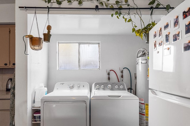 1586 N Calaveras St, Fresno, CA 93728 - laundry room featuring independent washer and dryer and water heater